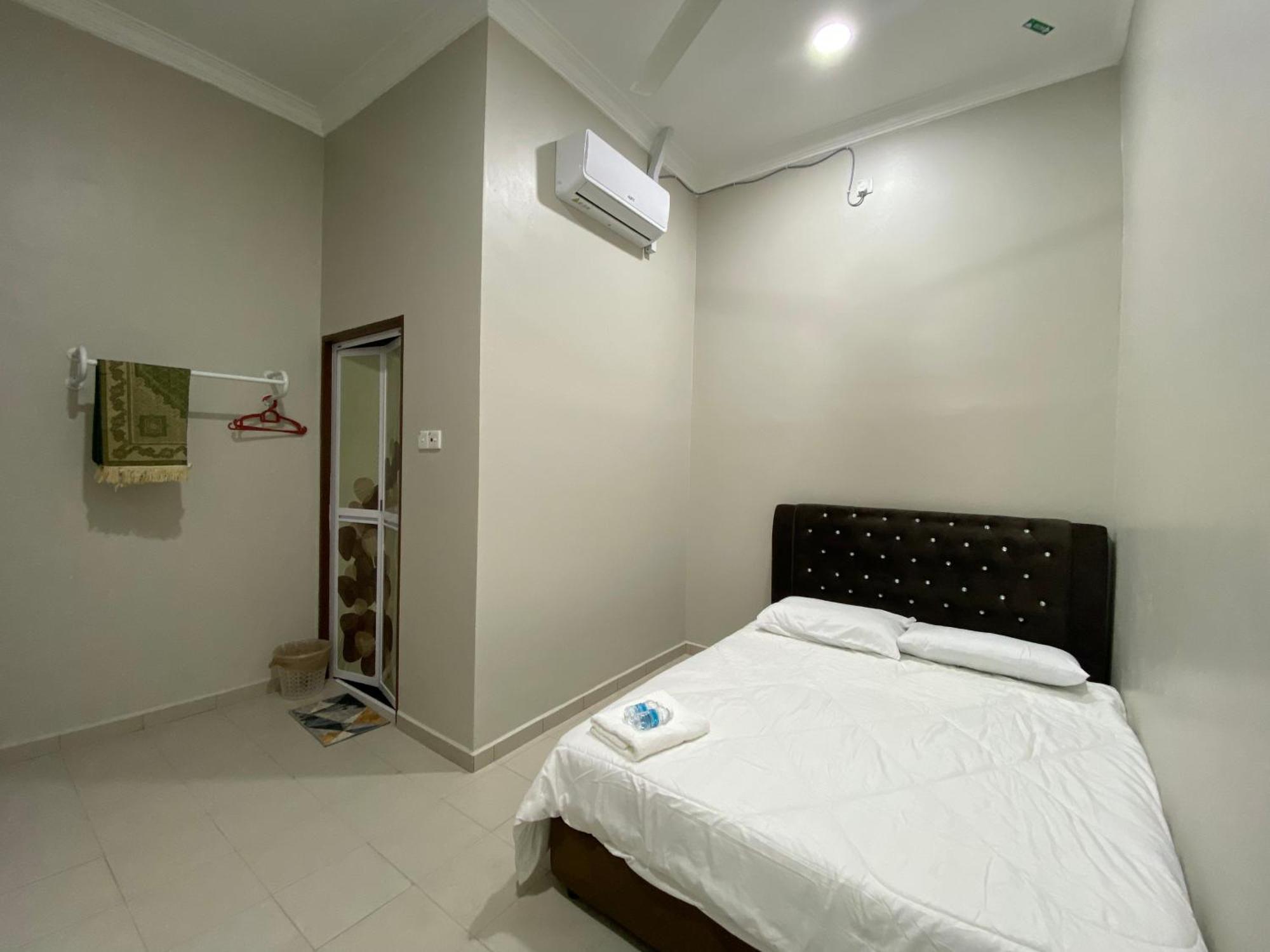 Sasuka Guesthouse Marang Exteriör bild